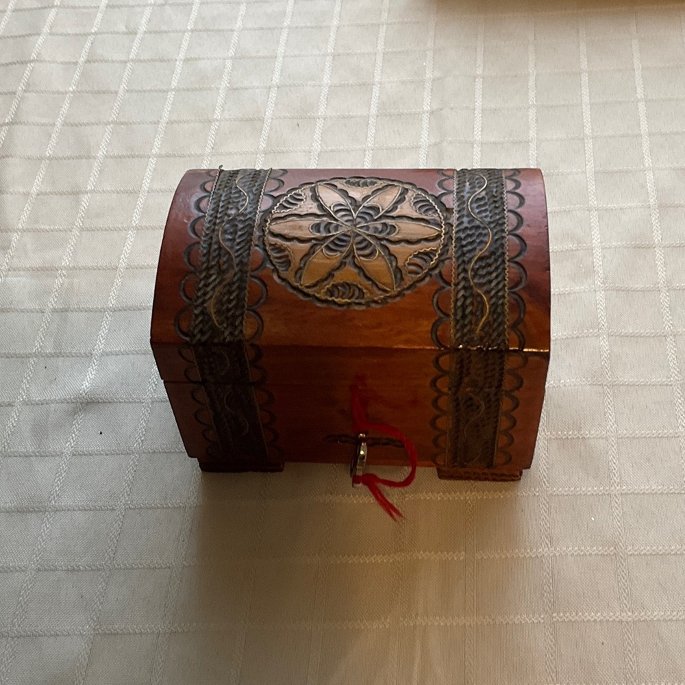 Decorative Wooden Jewelry/Trinket Box with Intricate Design